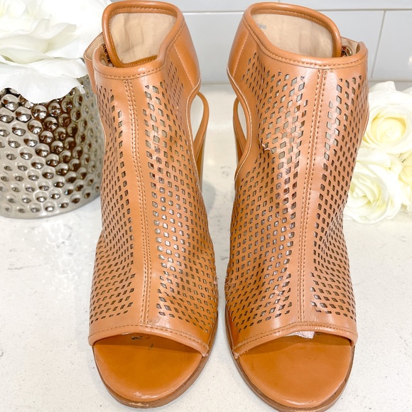 ALDO Brown Camel Vegan Leather Heels with Chunky Heel & Gold Snaps - Size 7.5 - Picture 7 of 7